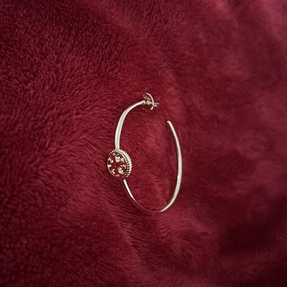 Tory Burch Elegant Gold Hoop Earring - Picture 7 of 8